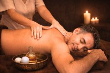 Masáž golfovými míčky nejen progolfisty