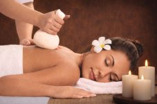 Masáž solnými tibetskými měšci